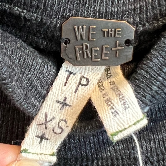 Free People Off The Shoulder Sweater - Picture 6 of 7